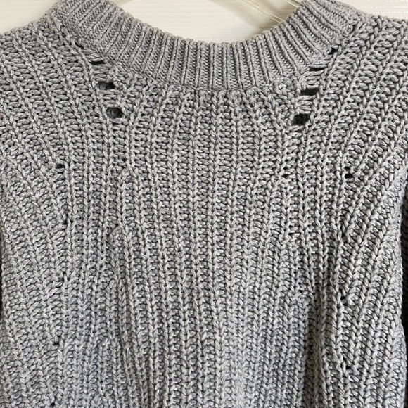 Roxy Cropped Gray Sweater Juniors Size Medium - Picture 2 of 5